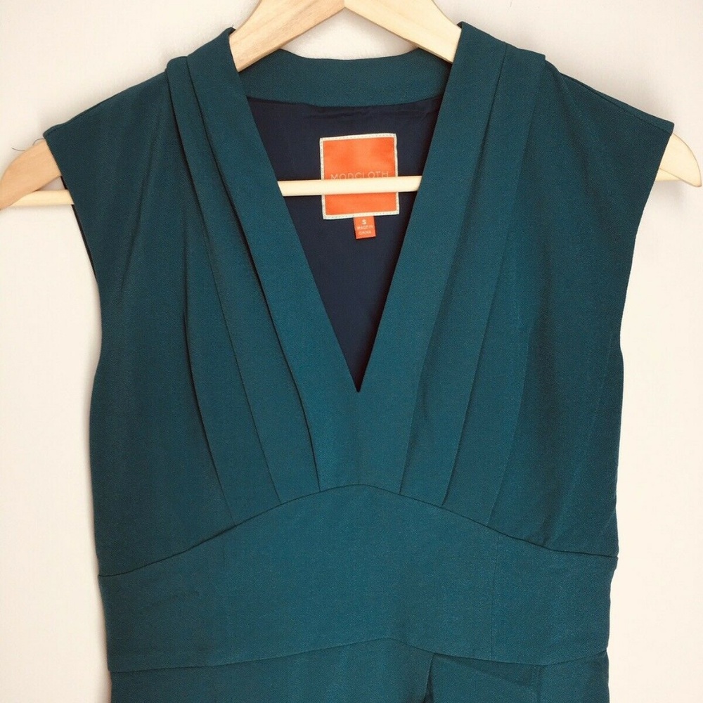 Modcloth Green Dress Emerald Ruffle Sleeveless Mid